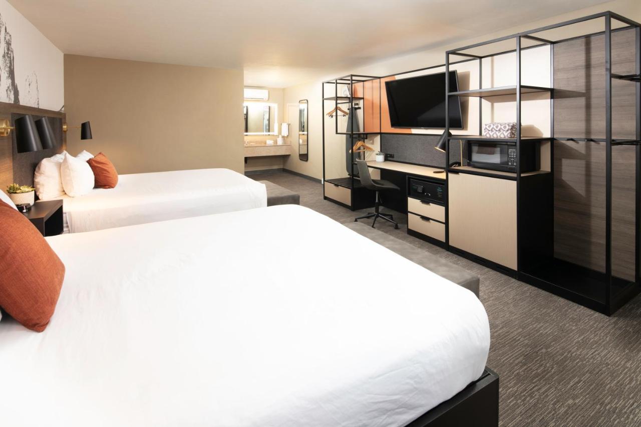 Premium Room 2 California King Beds,1268352229:JPEG