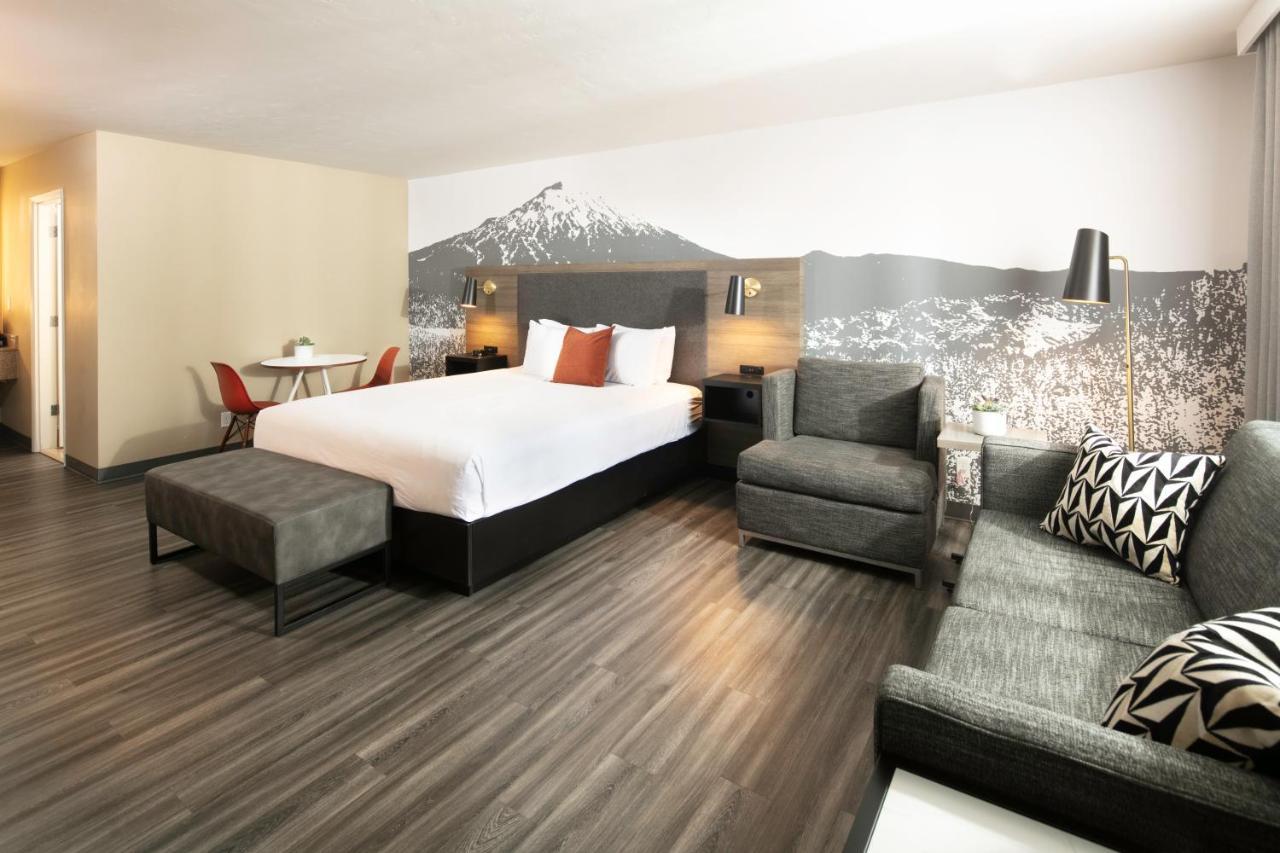 Premium Room California King Bed,1268352298:JPEG