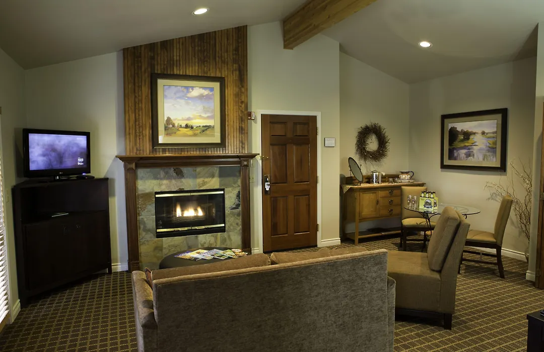 Pine Ridge Inn-1